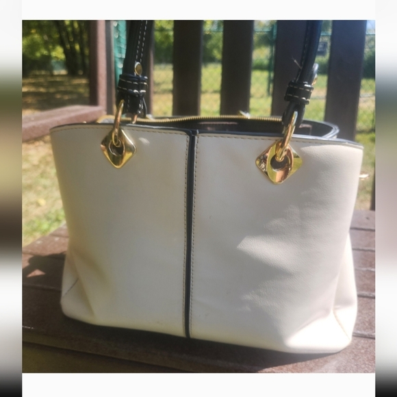 Elegant White and Black Women's Handbag - Picture 5 of 5
